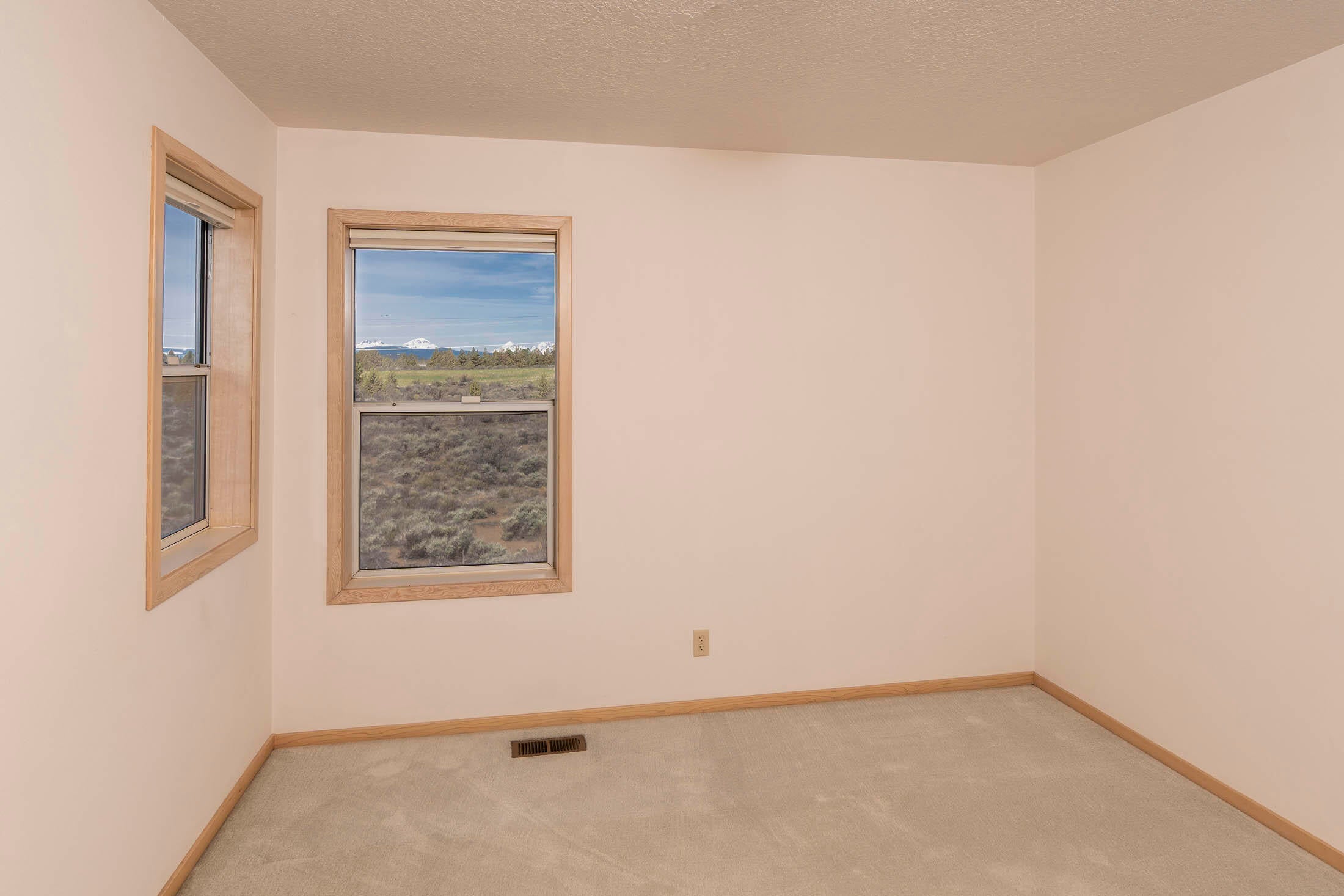 62777 Erickson Road Bend, OR 97701 - Photo 28 of 43 62777 Erikson rd_0609 copy