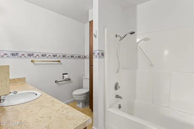 $272,500 | 100 North 60th Avenue, Unit 1, Yakima, WA 98908