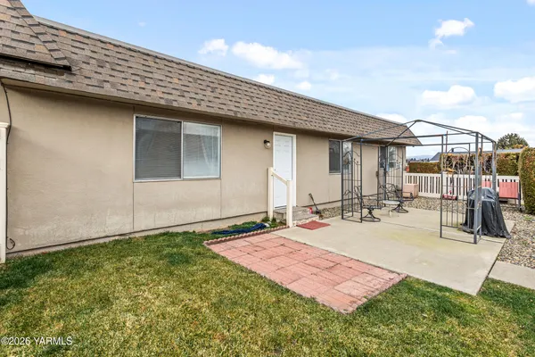 $259,900 | 100 North 60th Avenue, Unit 1, Yakima, WA 98908