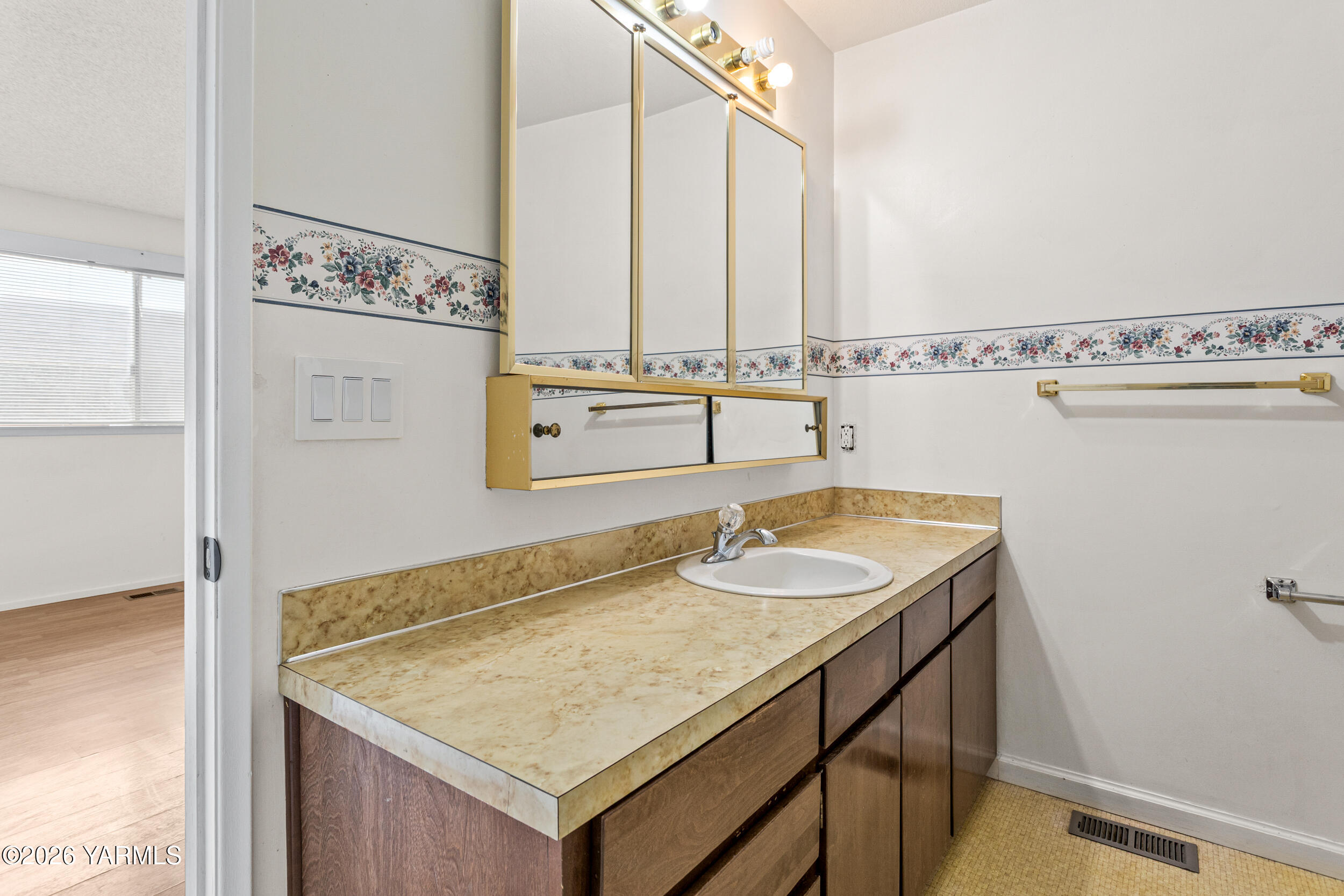 100 North 60th Avenue, Unit 1 Yakima, WA 98908 - Photo 26 of 29 100N60th#1_19