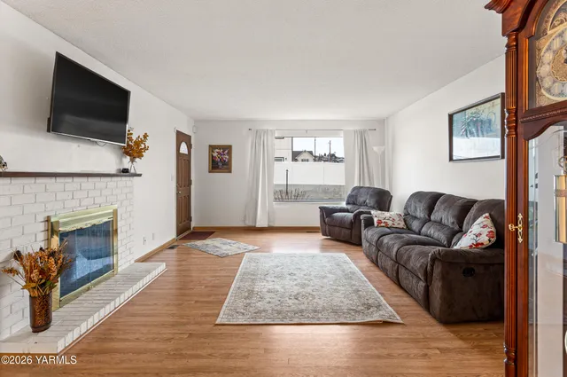 $272,500 | 100 North 60th Avenue, Unit 1, Yakima, WA 98908