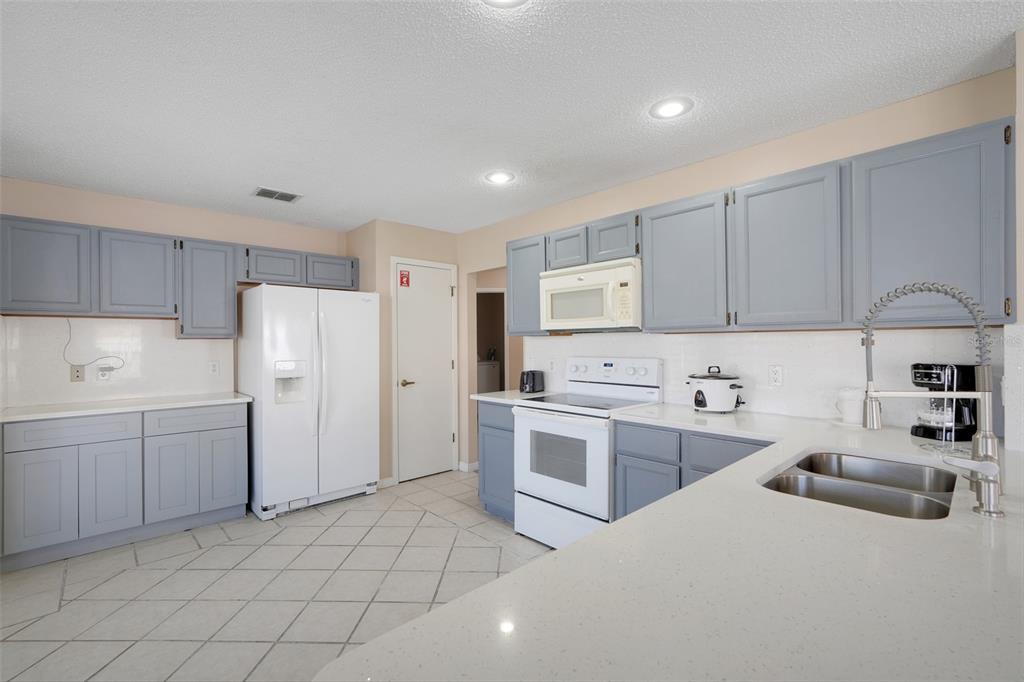 8607 Knottingham Drive Kissimmee, FL 34747 - Photo 11 of 40