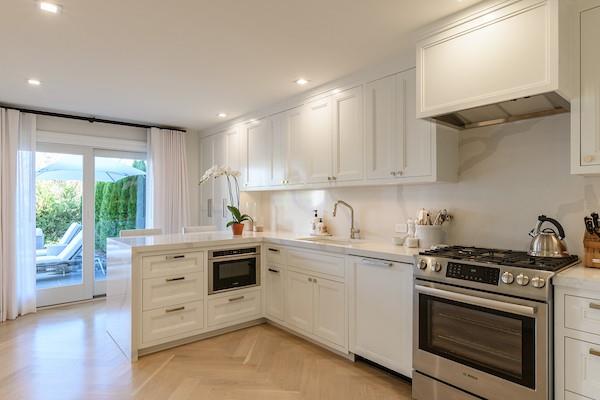 520 Hampton Road, Unit 18 Southampton, NY 11968 - Photo 4 of 20 a kitchen with a stove oven and sink