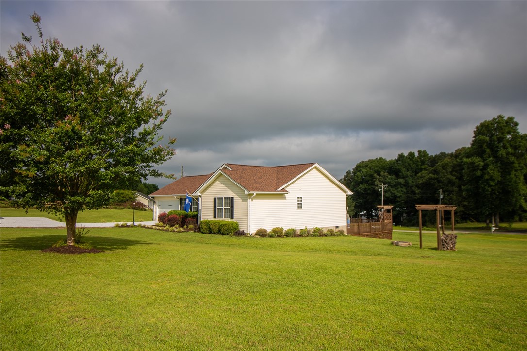 899 West Pine Grove Road Seneca, SC 29678 - Photo 4 of 42 Gallery Image 4