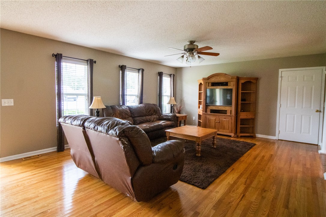 899 West Pine Grove Road Seneca, SC 29678 - Photo 8 of 42 Gallery Image 8