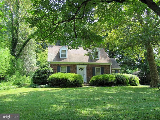 5931 Chesterbrook Road McLean, VA 22101 - Photo 15 of 15 Exterior (Front)