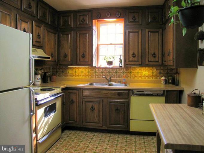 5931 Chesterbrook Road McLean, VA 22101 - Photo 7 of 15 Kitchen