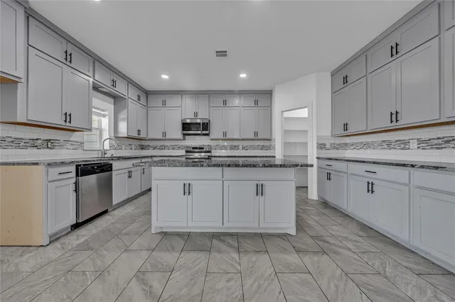 $900,000 | 9268 Norrell Road, Venus, TX 76084