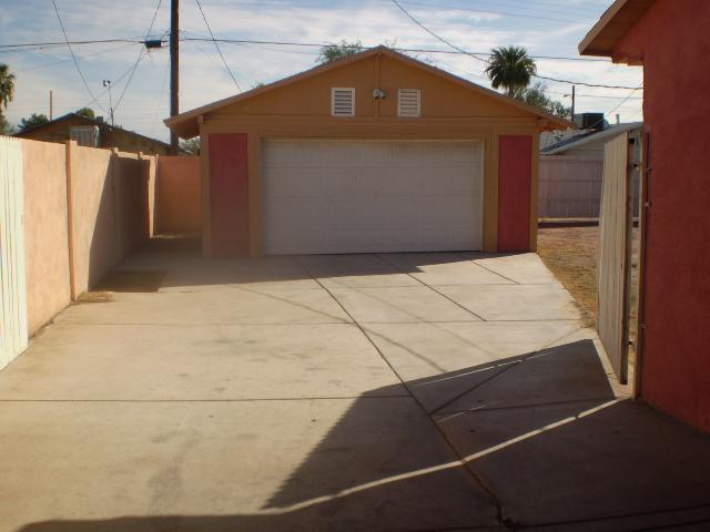 2921 West Coronado Road Phoenix, AZ 85009 - Photo 7 of 9 Two Car FS Garage