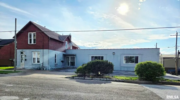 $172,000 | 528 South 9th Street, Quincy, IL 62301