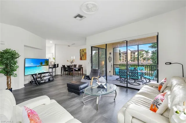 $439,000 | 178 Vintage Circle, Unit M202, Naples, FL 34119