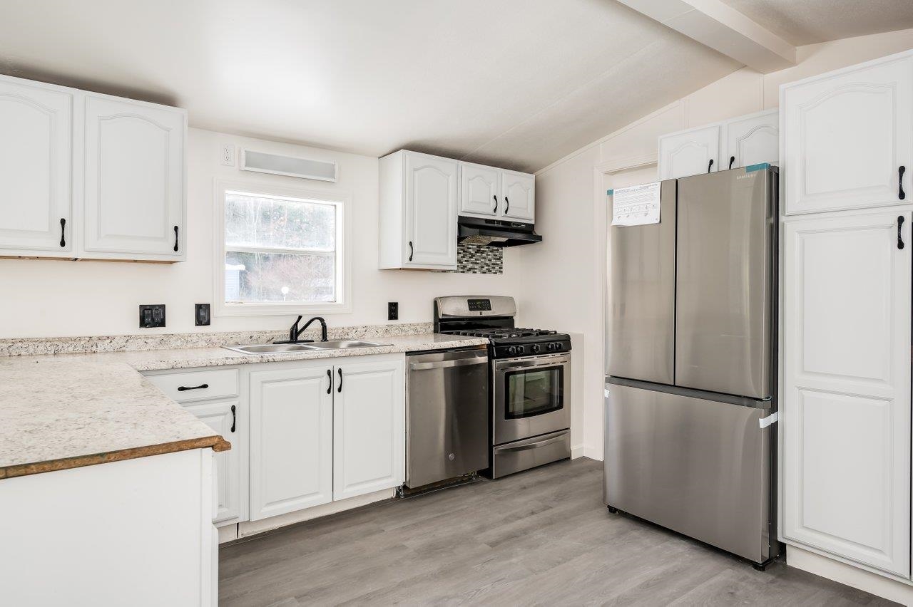 46 Limestone Lane Rochester, NH 03867 - Photo 2 of 20