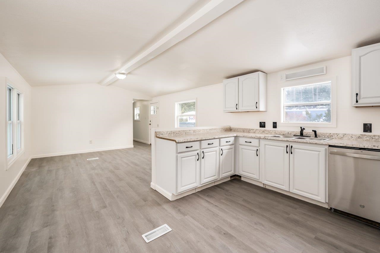 46 Limestone Lane Rochester, NH 03867 - Photo 4 of 20