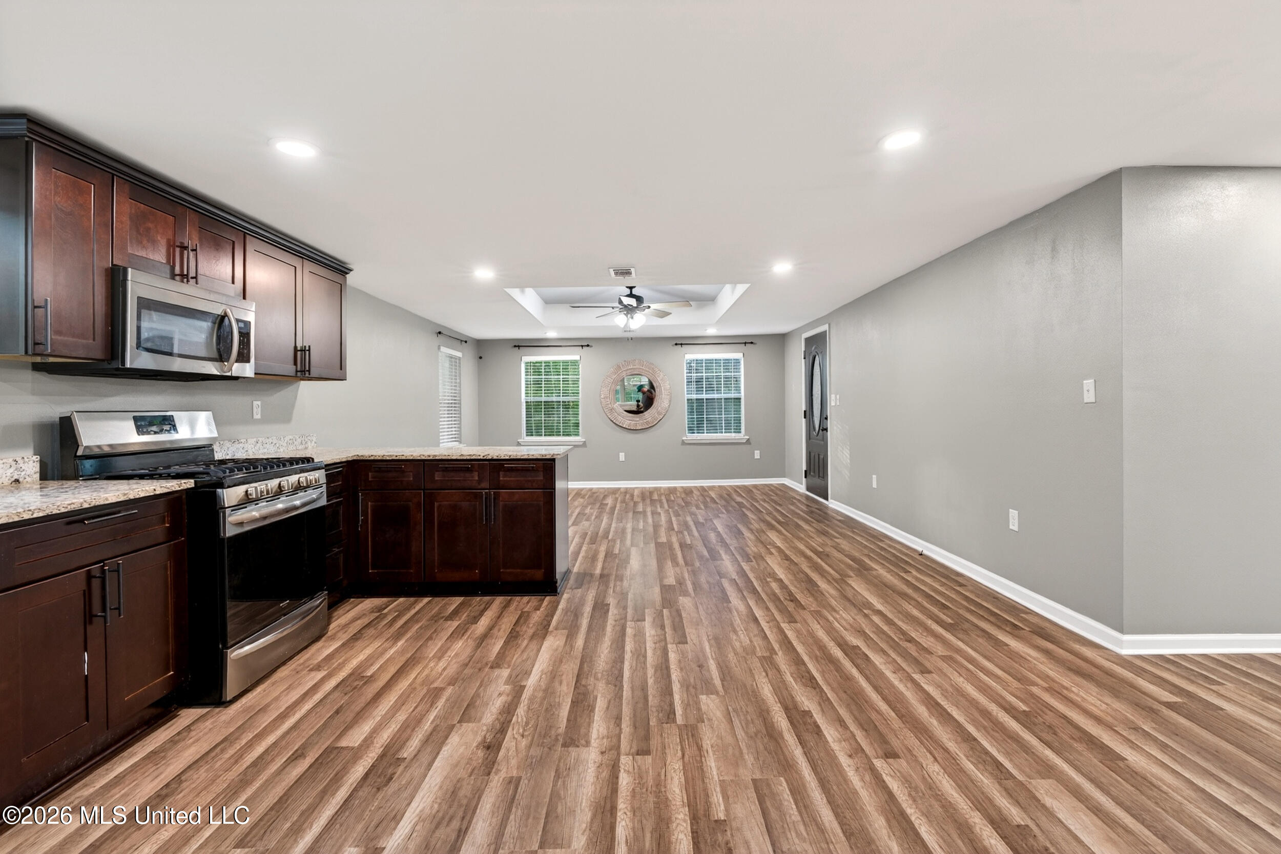 18 Gale Davis Road Lumberton, MS 39455 - Photo 19 of 67 19_19_kitchen_livingroom