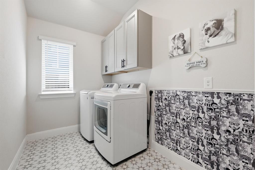 1018 Abigail Way Midlothian, TX 76065 - Photo 21 of 26 a utility room with a window dryer and washer