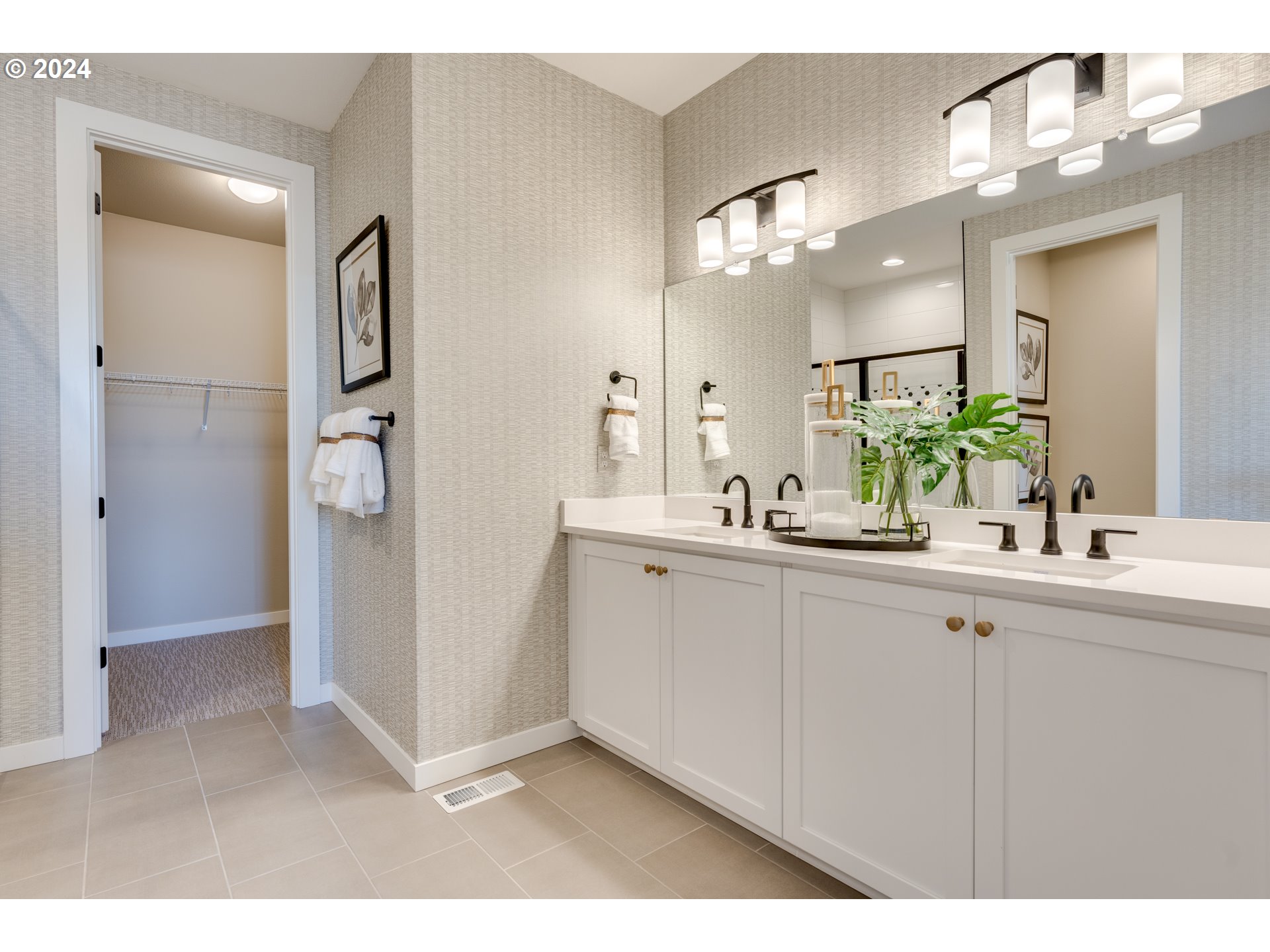 842 Northwest 178th Street Ridgefield, WA 98642 - Photo 25 of 46 a bathroom with a sink and mirror