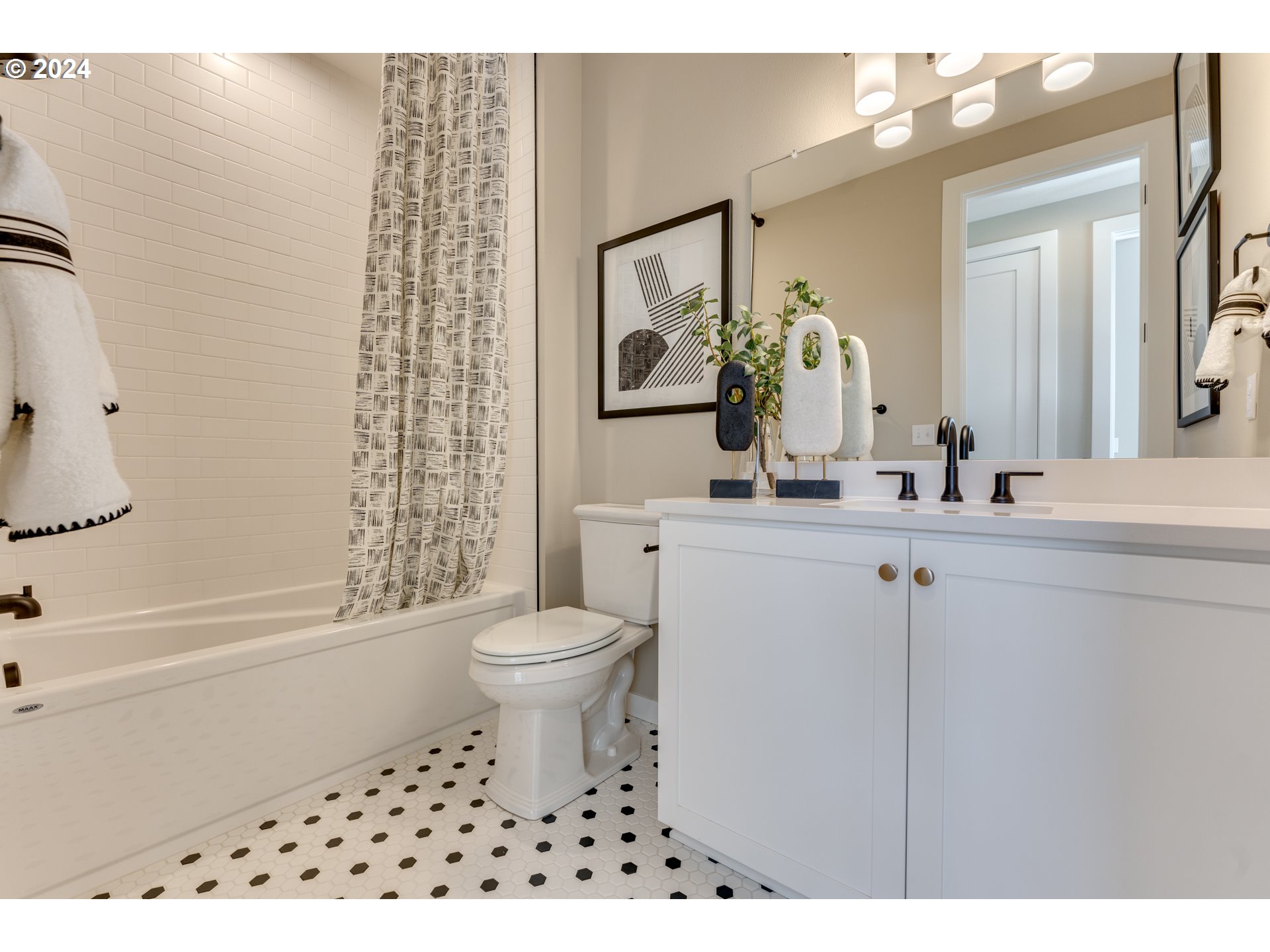 842 Northwest 178th Street Ridgefield, WA 98642 - Photo 28 of 46 a bathroom with a sink a toilet and shower