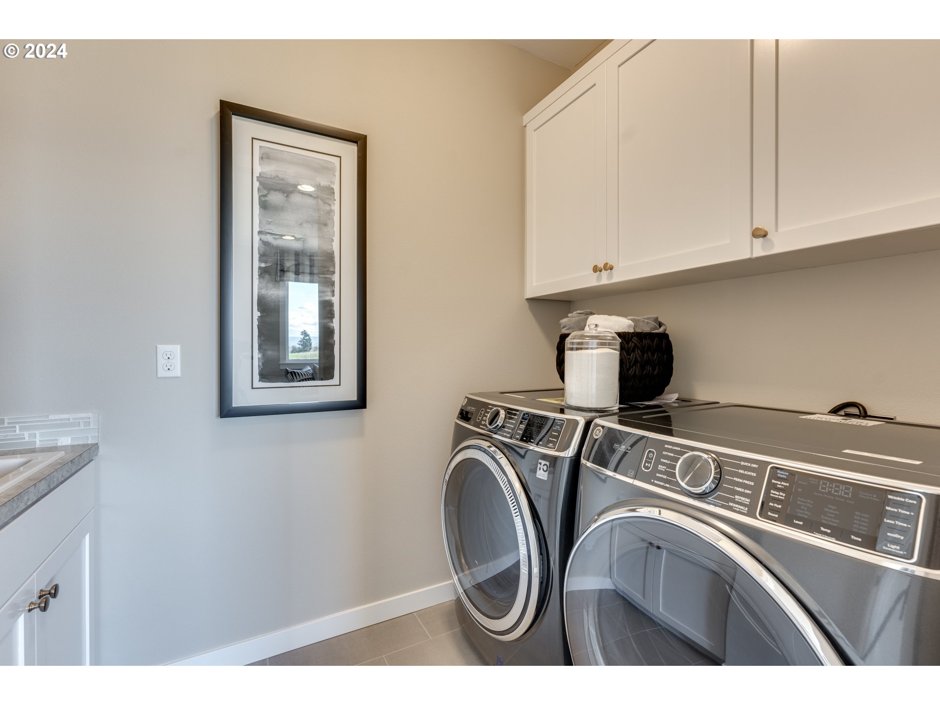 842 Northwest 178th Street Ridgefield, WA 98642 - Photo 29 of 46 a utility room with dryer and washer