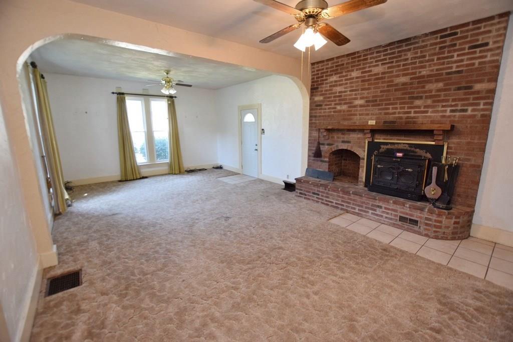 335 South Pendleton Avenue Pendleton, IN 46064 - Photo 3 of 26
