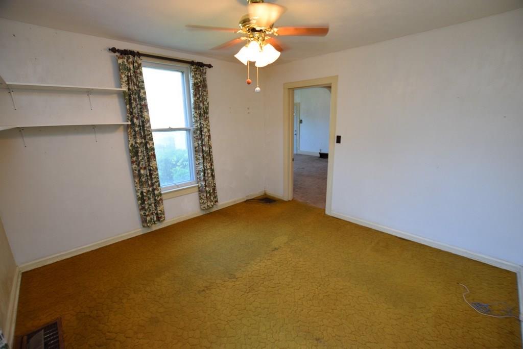 335 South Pendleton Avenue Pendleton, IN 46064 - Photo 9 of 26