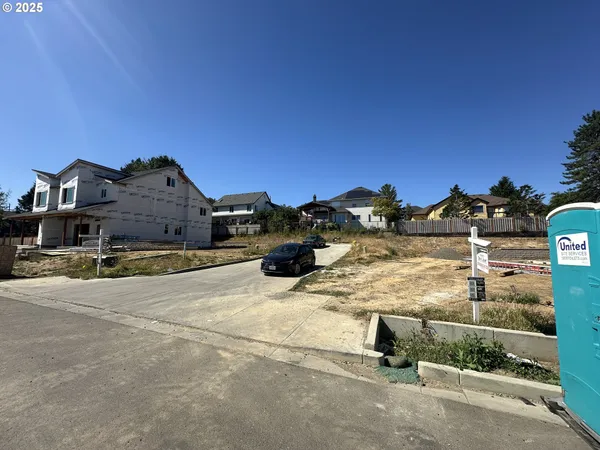 a view of a house with outdoor space