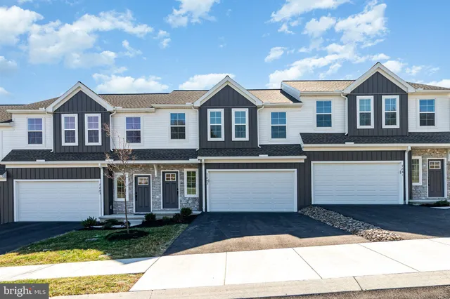 $1,995 | 7843 Briarwood Drive, Harrisburg, PA 17112