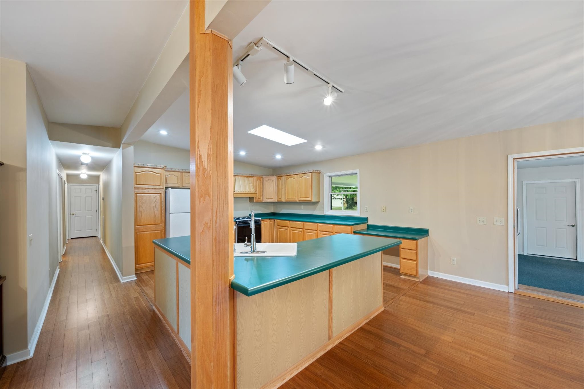 106 Lee Drive Springfield, TN 37172 - Photo 12 of 25 a view of an entryway