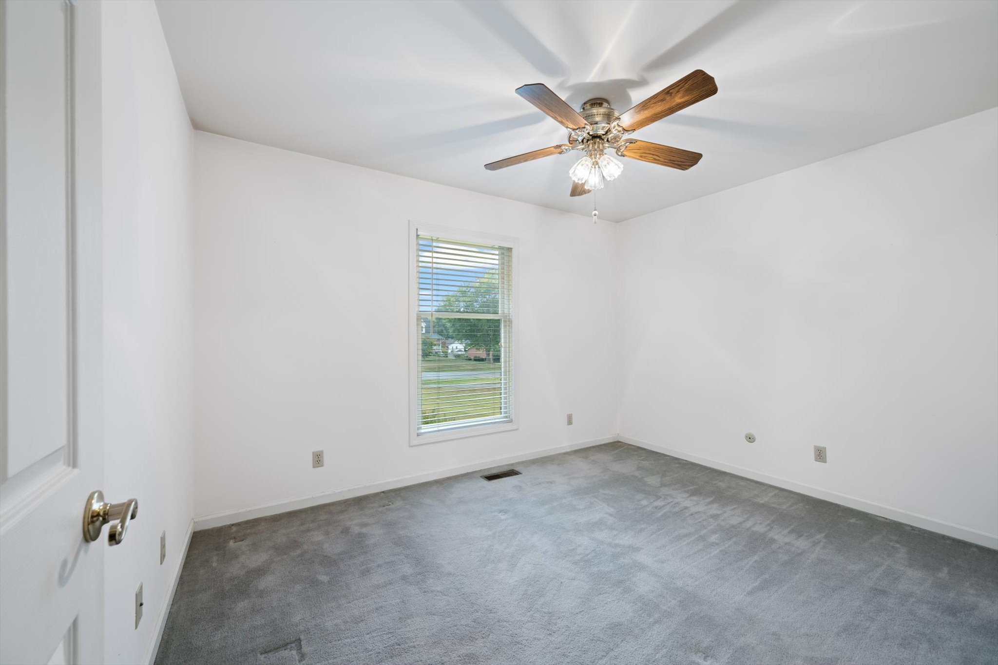 106 Lee Drive Springfield, TN 37172 - Photo 21 of 25 an empty room with a window and a fan