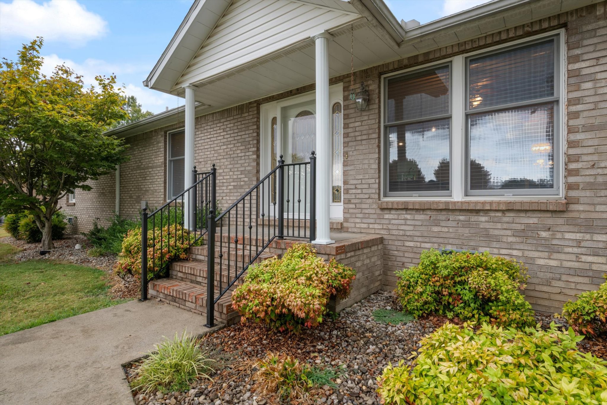 106 Lee Drive Springfield, TN 37172 - Photo 5 of 25 front view of a house with a yard