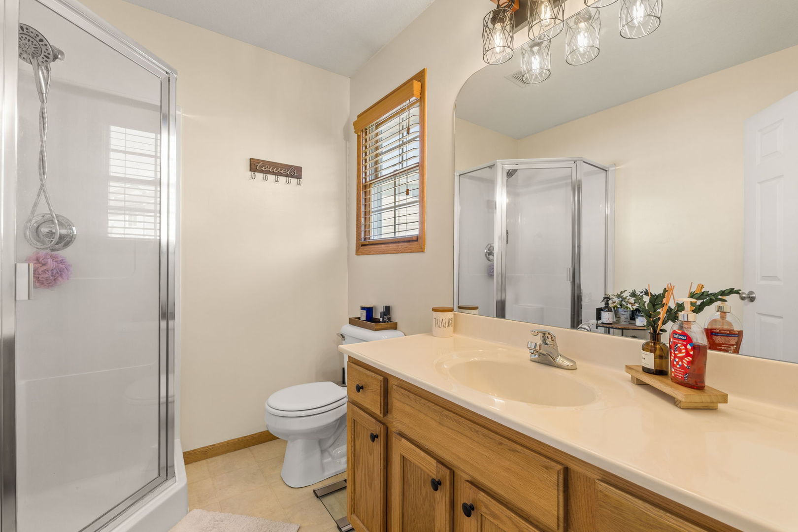 5343 Hillandale Road Davenport, IA 52806 - Photo 14 of 36