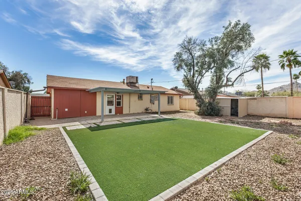 a view of a yard with a house and a big yard