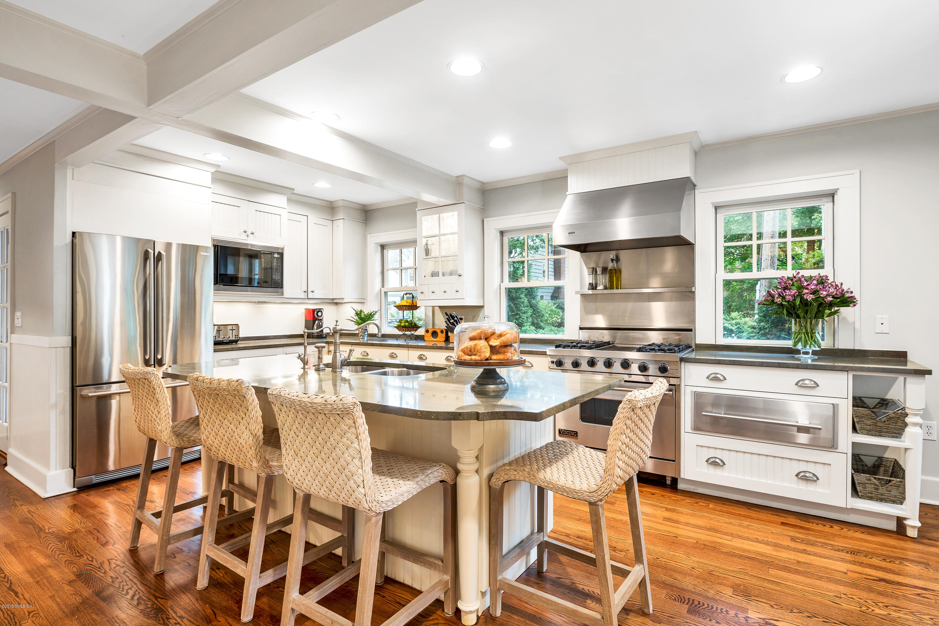 2 Grimes Road Old Greenwich, CT 06870 - Photo 8 of 28 9