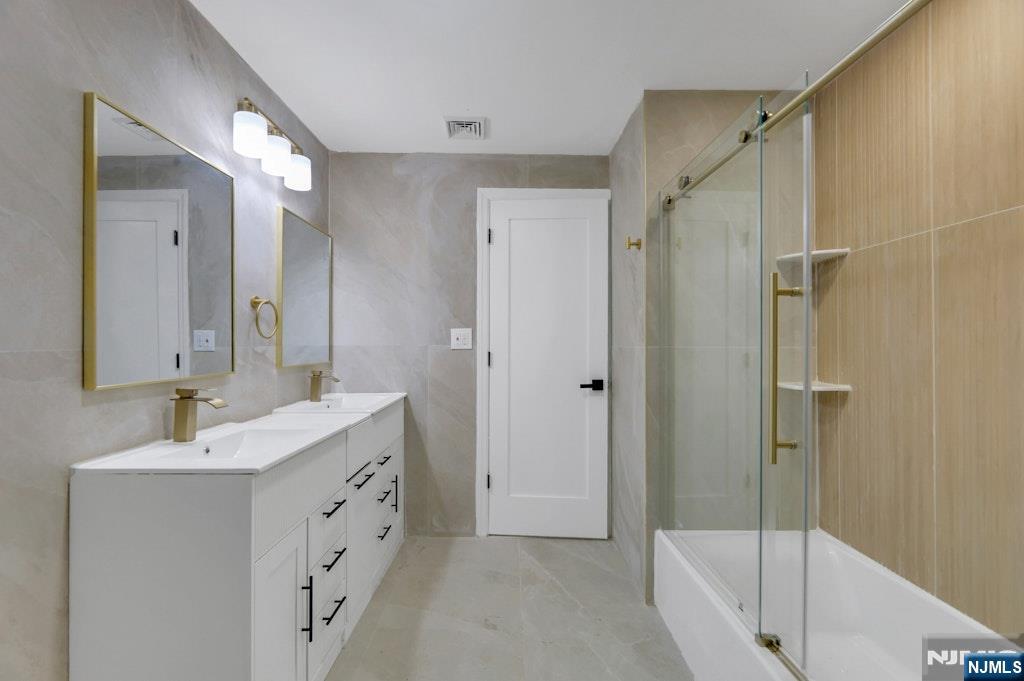 1087 Lambert Road Teaneck, NJ 07666 - Photo 12 of 22 Gallery Image 12