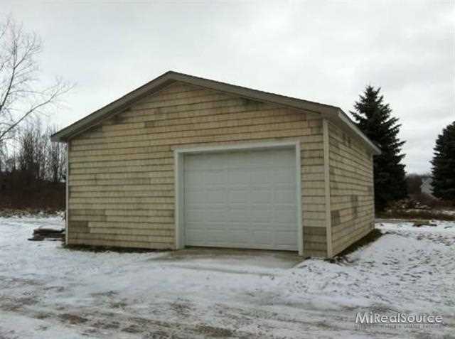 3410 Babcock Road Lexington, MI 48450 - Photo 2 of 5 31147183-1.JPG