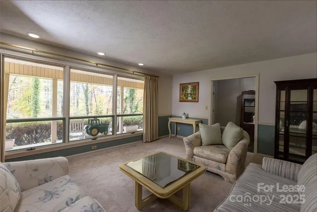 $2,995 | 102 Arbor Lane, Hendersonville, NC 28791