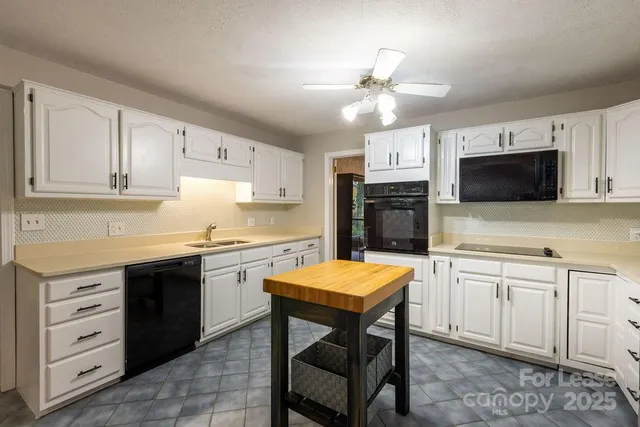 $2,995 | 102 Arbor Lane, Hendersonville, NC 28791