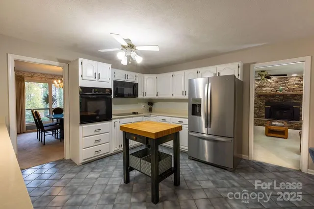 $2,995 | 102 Arbor Lane, Hendersonville, NC 28791