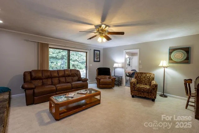 $2,995 | 102 Arbor Lane, Hendersonville, NC 28791