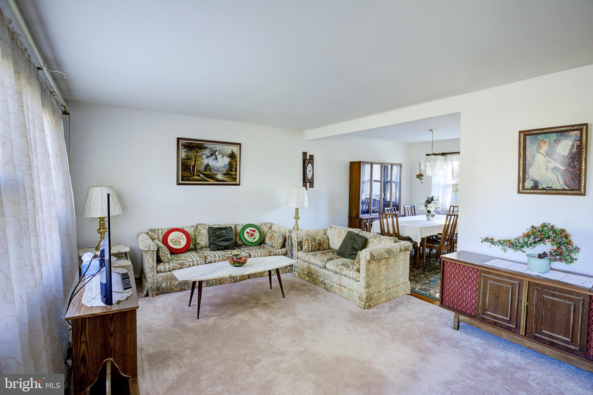 53 Hilton Road Mount Holly, NJ 08060 - Photo 5 of 28 Living Room