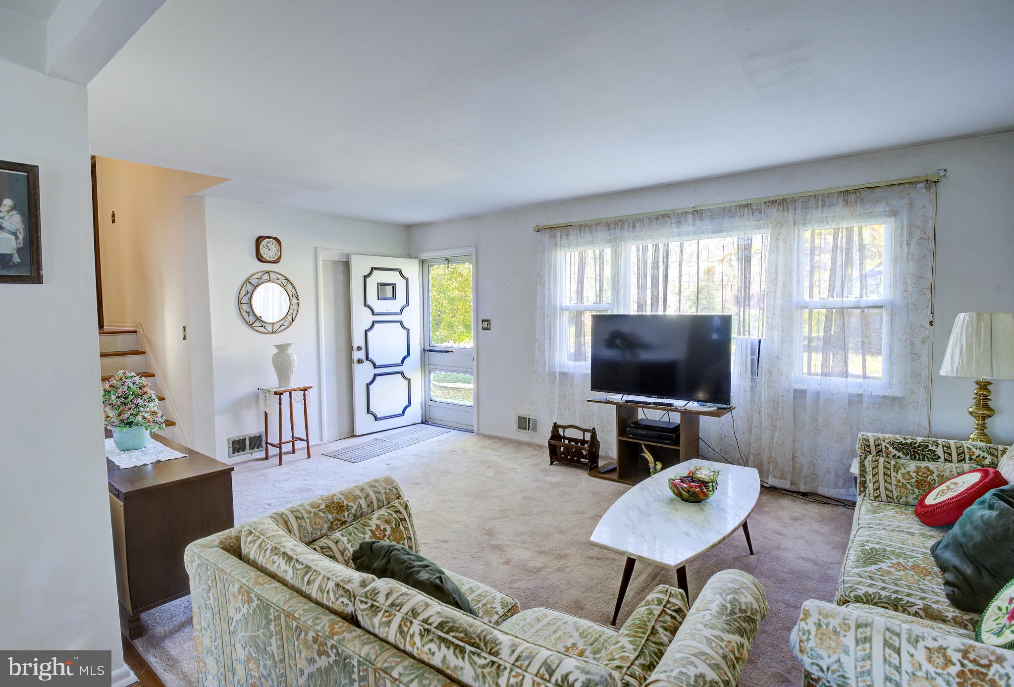 53 Hilton Road Mount Holly, NJ 08060 - Photo 7 of 28 Living Room