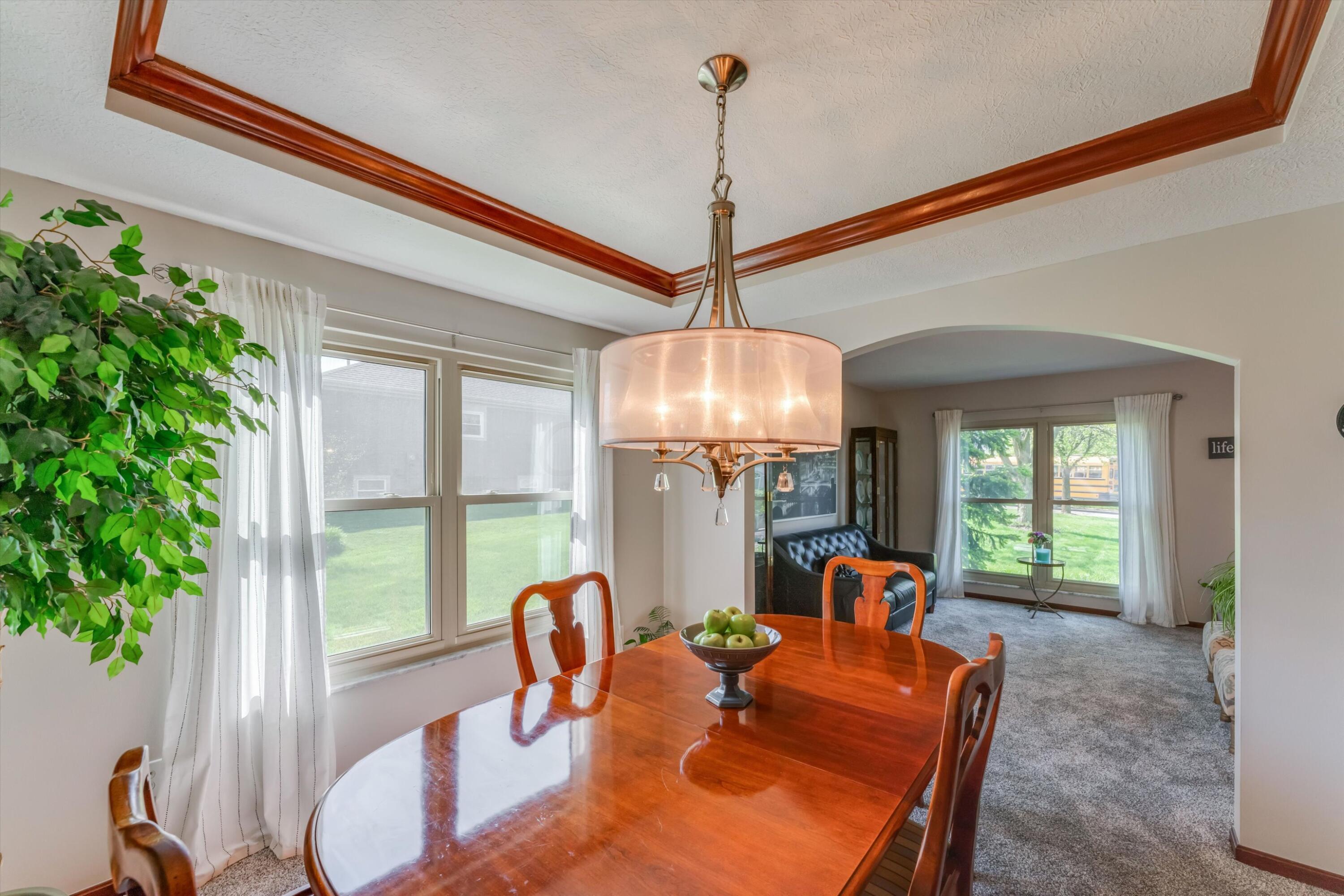358 Beecher Road Columbus, OH 43230 - Photo 7 of 39 G_Gahanna_358BeecherRoad_Dining_Room (1)