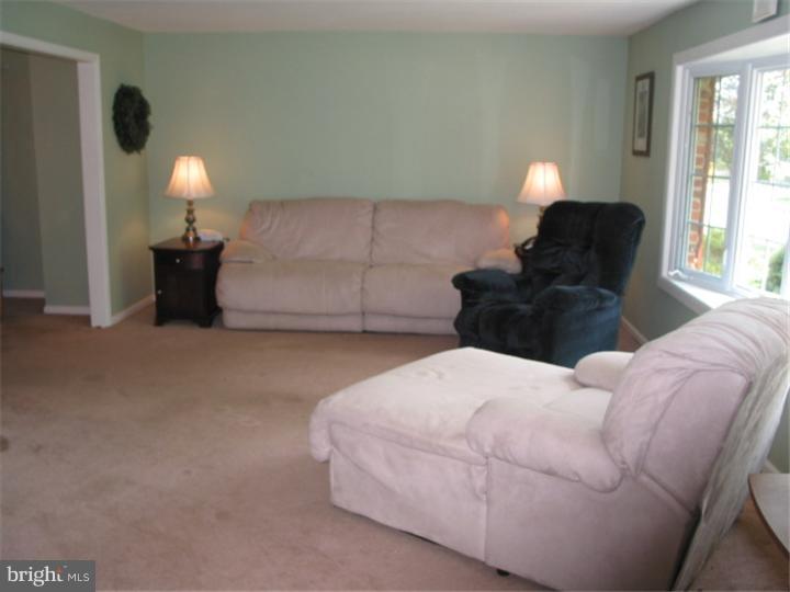 4 Everington Road Marlton, NJ 08053 - Photo 7 of 21 Living Room