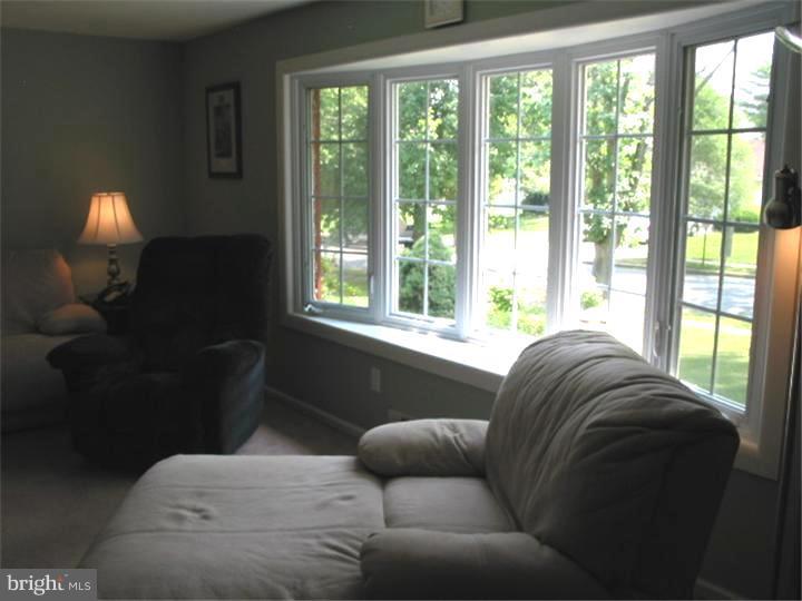 4 Everington Road Marlton, NJ 08053 - Photo 8 of 21 Living Room
