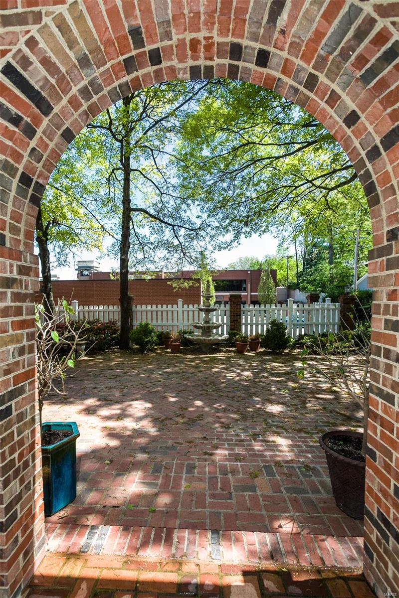10 Jefferson Road, Unit 2D Webster Groves, MO 63119 - Photo 16 of 17 Gallery Image 16