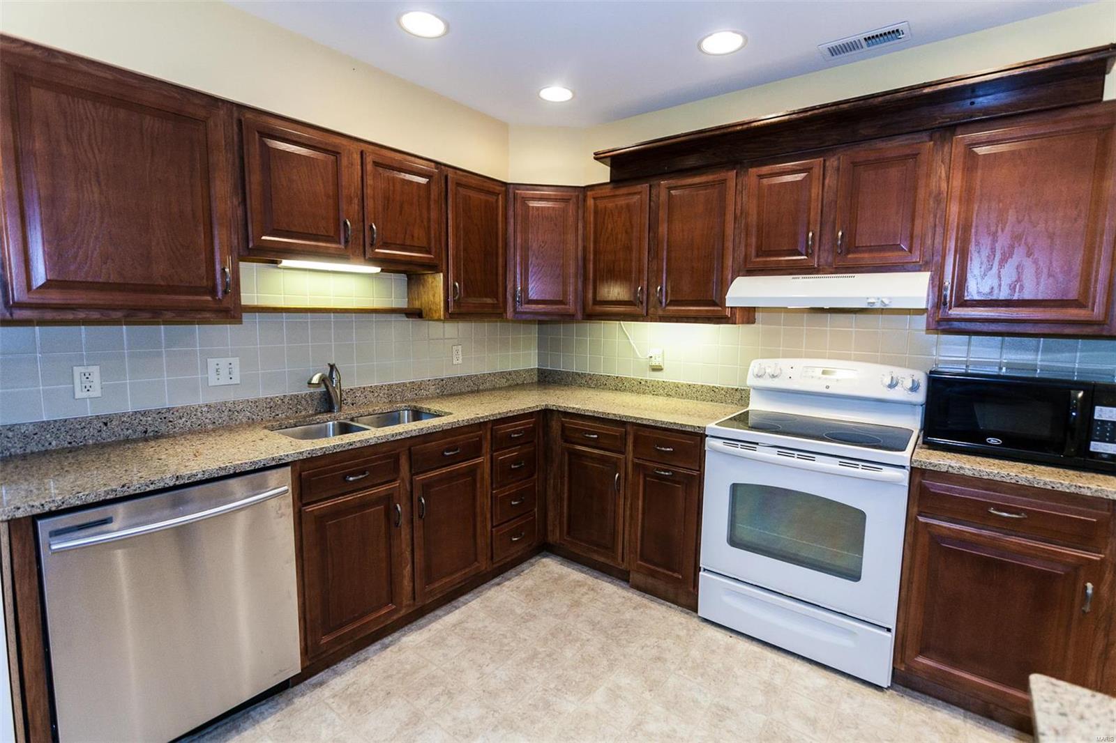 10 Jefferson Road, Unit 2D Webster Groves, MO 63119 - Photo 10 of 17 Gallery Image 10