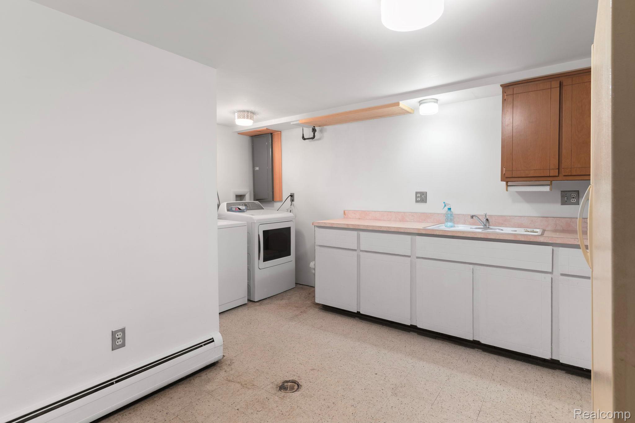 9971 Merriman Road Livonia, MI 48150 - Photo 38 of 40 38-web-or-mls-DSC_3313.jpg