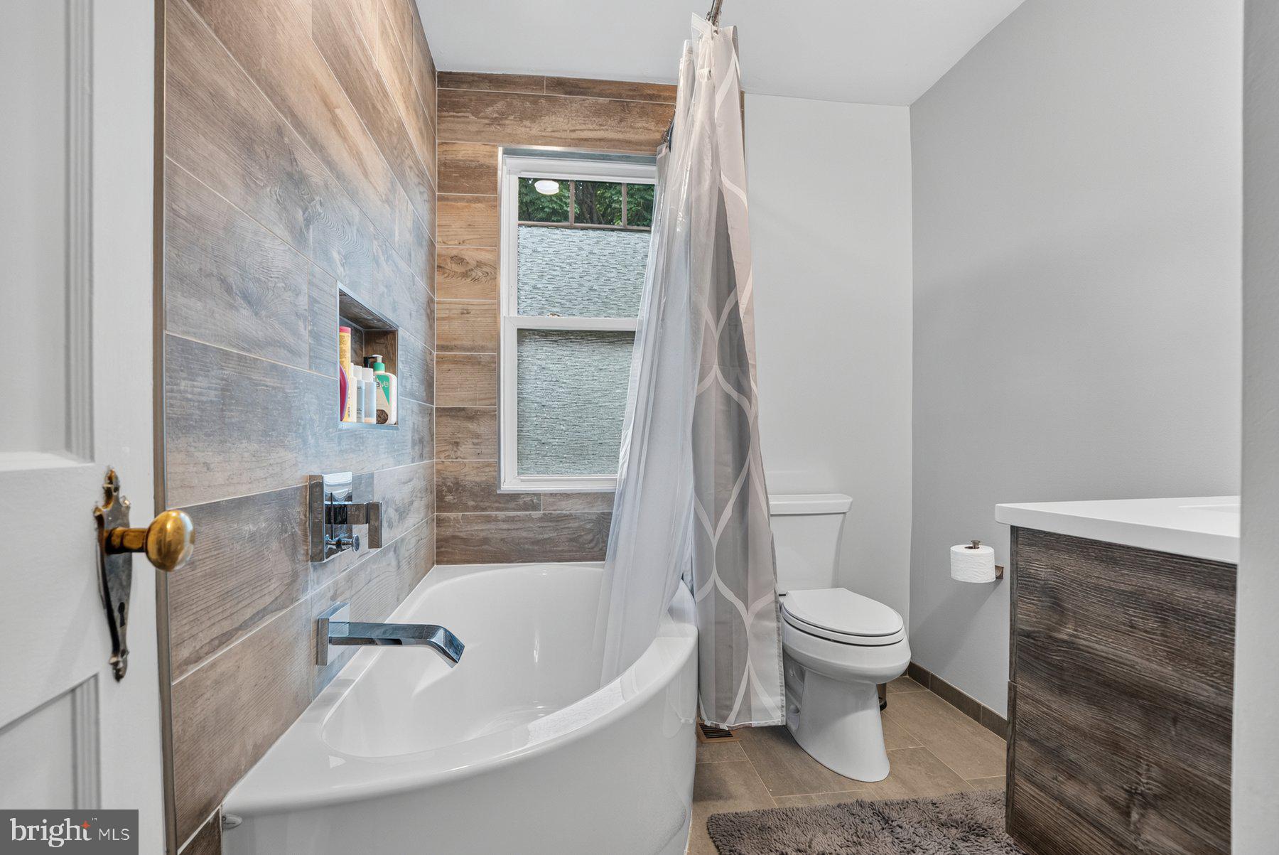 6414 Blenheim Road Baltimore, MD 21212 - Photo 18 of 33 Totally reconfigured, renovated upstairs Full Bath