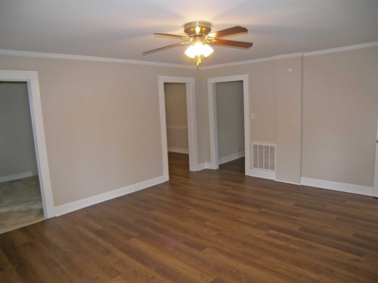 1112 Thompson Road Durham, NC 27704 - Photo 4 of 17 Family Room