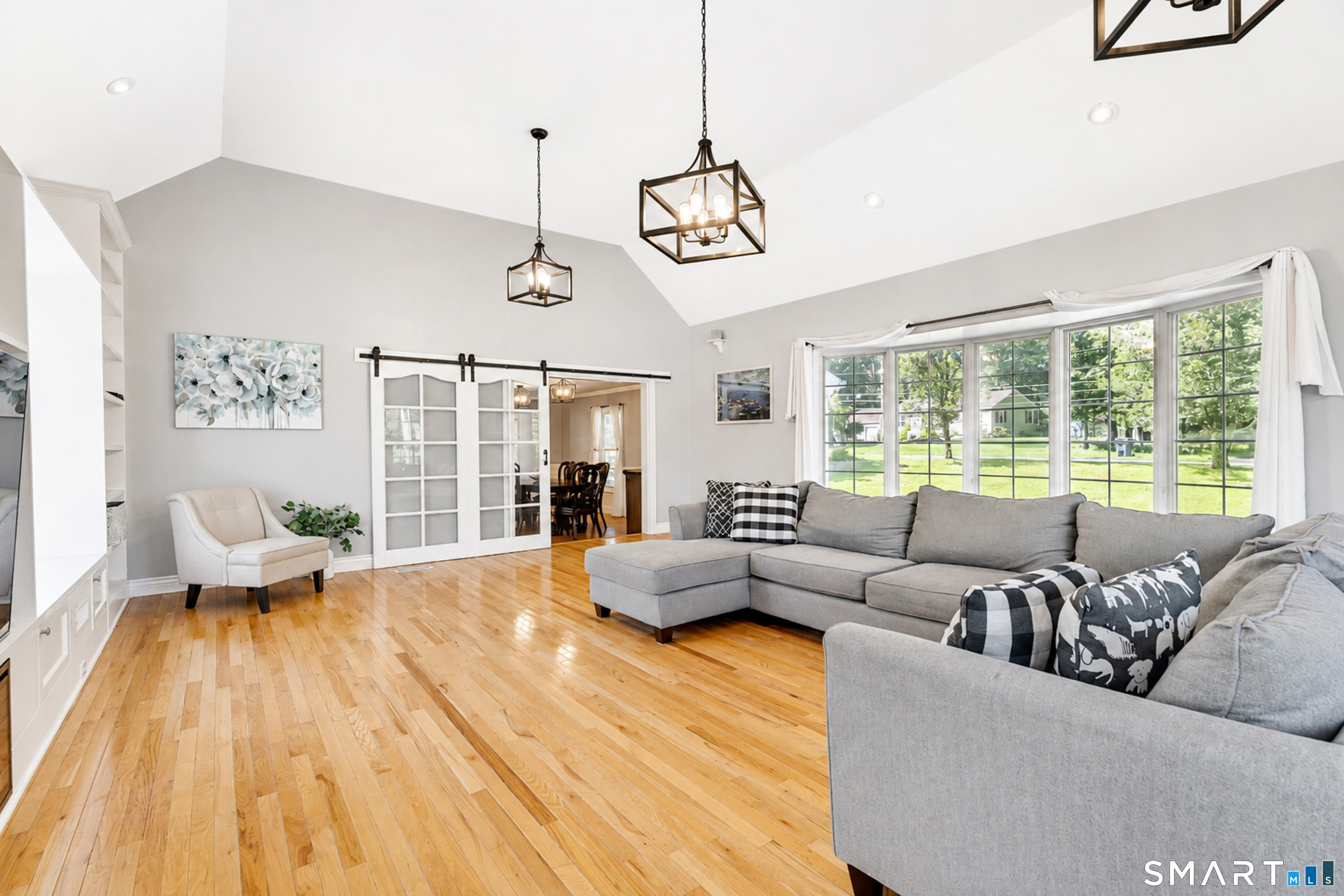 93 Flax Mill Road Branford, CT 06405 - Photo 4 of 40 Gallery Image 4