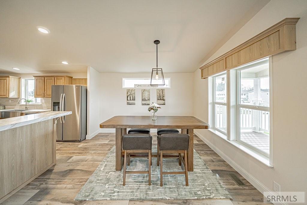 960 Cottage Lane Blackfoot, ID 83221 - Photo 14 of 42 Large dining area
